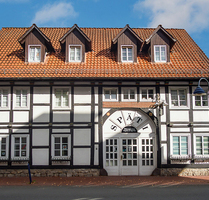 Top-Investment in Citylage – MFH mit Gewerbe in Massivbauweise mit attraktiver Fachwerkverblendung