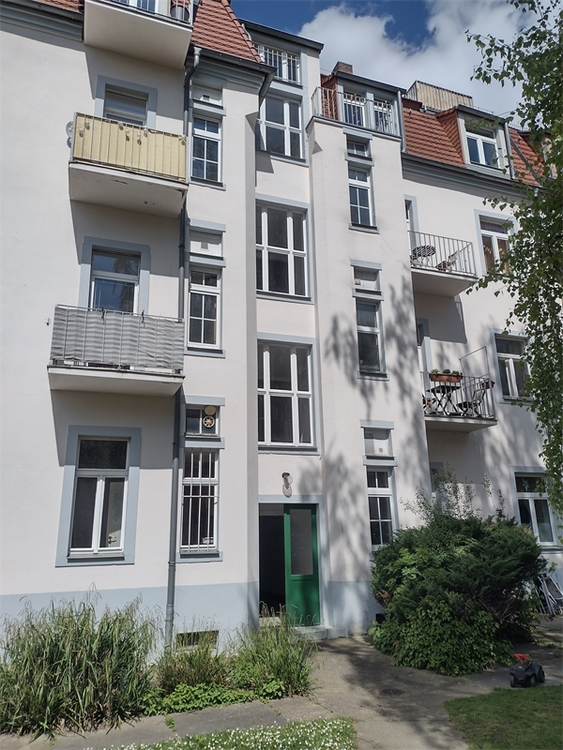 Gut geschnittene 3-Zimmer-Wohnung mit Balkon in sanierten Mehrfamilienhaus - Dresden Gruna