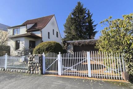 Einfamilienhaus in ruhiger Umgebung mit Einliegerwohnung und Pool - Berlin Marzahn-Hellersdorf