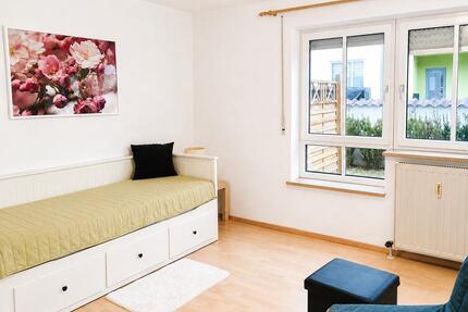 Helle 1,5-Zimmer-Erdgeschosswohnung mit Südwest-Terrasse, Gartenm - Neutraubling