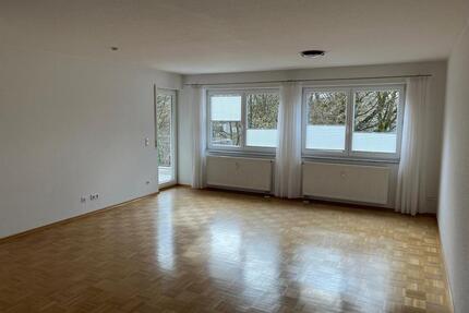 Ruhige und gepflegte 4-Zimmer-Wohnung mit Balkon, Aufzug und TG - Ravensburg Eschach