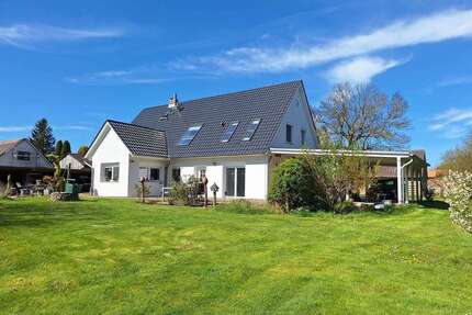 Haus zum Kaufen in Dersekow 382.000,00 € 203.55 m²