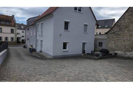 Kernsaniertes Mehrfamilienhaus (KfW 70) - Rimpar