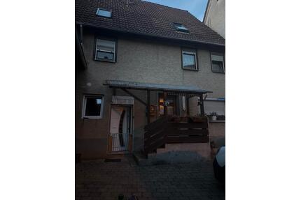 Ein familienhaus zuvermieten - 1.200,00&nbsp;EUR Kaltmiete, ca.&nbsp; 130,00&nbsp;m&sup2; in Ötisheim (PLZ: 75443)