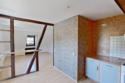 Gemütliche 4-Zimmer-Dachgeschosswohnung über 2 Etagen mit EBK - Niederbrombach