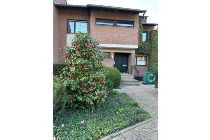 KR-Fischeln: Großzügiges Reihenmittelhaus in ruhiger Lage - Krefeld