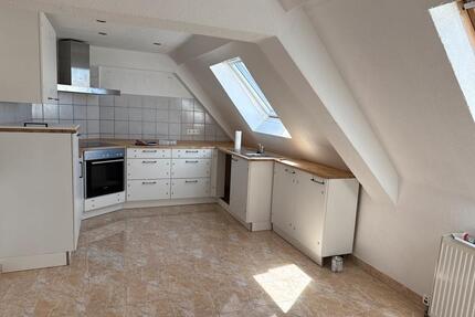 Zentrales 4 Zimmerwohnung DG - 1.400,00&nbsp;EUR Kaltmiete, ca.&nbsp; 90,00&nbsp;m&sup2; in Gemmingen (PLZ: 75050)