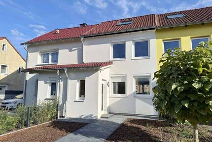 UMFASSEND MODERNISIERT: REIHENHAUS MIT GARTEN UND STELLPLATZ IN ICKERN - Castrop-Rauxel