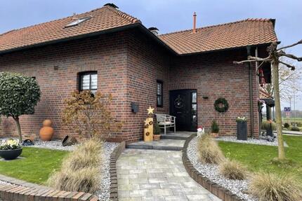 Gehobenes Ein- Zweifamilienhaus im Landhausstil in ruhiger Lage - Schwalmtal