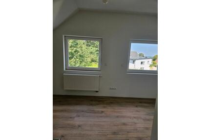 Helle 2-Zimmer Dachgeschosswohnung - Euskirchen Dom-Esch