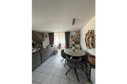 Helle- Große 3 Zimmer-Wohnung - 900,00&nbsp;EUR Kaltmiete, ca.&nbsp; 90,00&nbsp;m&sup2; in Rüdesheim (PLZ: 55593)