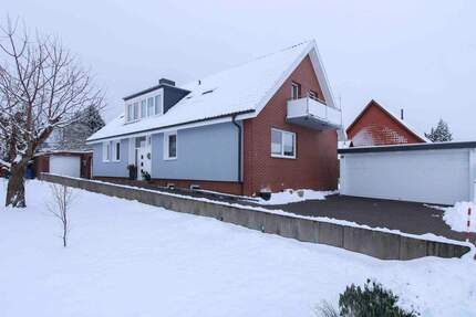 Jetzt zugreifen: Gepflegtes Einfamilienhaus mit Einliegerwohnung, Garten und 3 Stellplätzen - Obernkirchen Vehlen