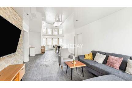 Großzügige DG-Wohnung zentral gelegen in Rhein-Nähe, mit Balkon, Stil und viel Sonne - Ludwigshafen am Rhein Süd