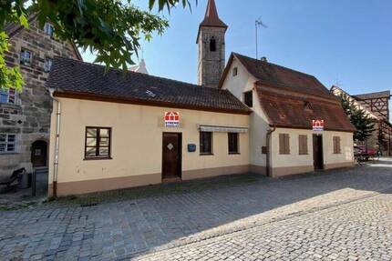 Histor. Altstadthaus: Gewerbe und Wohnen (DMS) EG:3 Räume+Küche, 2WC 72m² Wfl. OG:2 Räume 47m² Nfl. in Lauf Innenstadt - Lauf /P.