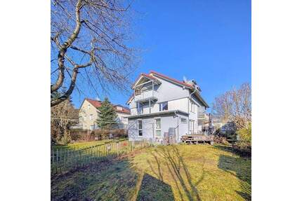 6-Zimmer-Gartenwohnung mit Anbau und ca. 170 m² Garten in ruhiger Lage von München-Allach