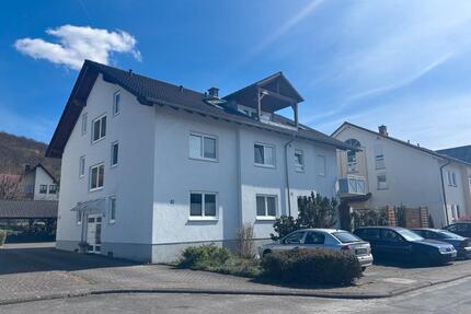 3-Zimmer-Wohnung mit Balkon im 7-WG-Einheit, ab 30.6.frei - Klingenberg am Main