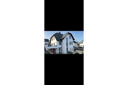 Modernes Einfamilienhaus mit Einliegerwohnung in Meschede