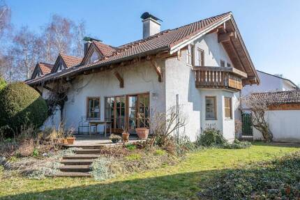 AIGNER - Eichenau: Charmante Doppelhaushälfte mit schönem Garten in ruhiger Wohnlage!
