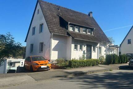 Zwei Doppelhaushälften: Ein Zweifamilienhaus + Einfamilienhaus am Buckesfeld... kein Einzelverkauf... - Lüdenscheid