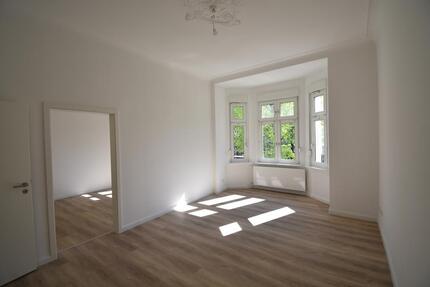 Erstbezug nach Sanierung! 2-Zimmer-Altbau-Wohnung mit 2 Balkonen - Düsseldorf Lörick