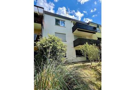 2-Fam.-Haus + Souterrain-Einheit mit Garten, Balkonen, 2 Garagen in top Lage in Zirndorf