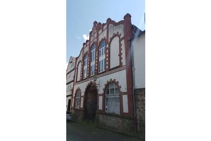 Sanierungsbedürftiges Mehrfamilienhaus in Fritzlar zu verkaufen