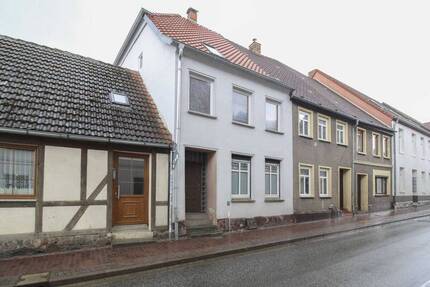 4-Zimmer-Reihenmittelhaus in Neukalen mit Garten, Garage, Werkstatt & Ausbaureserve im DG