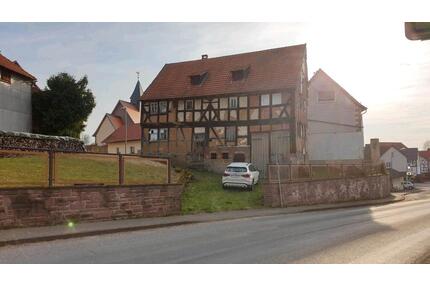 Mehrfamilienhaus mit Grundstück. Sanierungsbedürftig - Ottrau