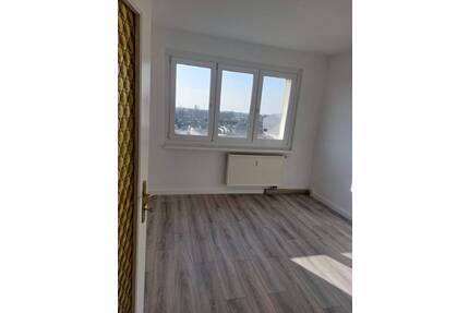 Wohnen über der Stadt freundliche helle 3-R-Wohnung im DG.ca.58,20 m² mit BLK. zu vermieten. - Dessau-Roßlau Innenstadt