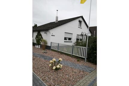 Haus in Aurich Brokzetel - 250.000,00&nbsp;EUR Kaufpreis, ca.&nbsp; 100,00&nbsp;m&sup2; in Aurich (PLZ: 26605) Egels und Wallinghausen