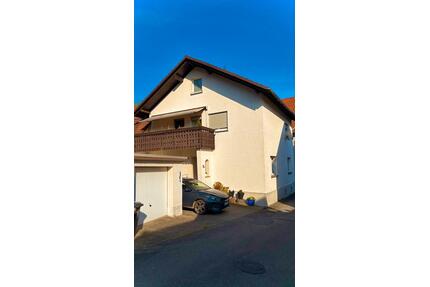 Modernisiertes Einfamilienhaus mit Garage und Balkon - Barntrup