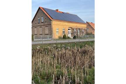 Haus zum Kaufen in Medow 175.000,00 € 156 m²