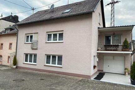 Zwei zusammengehörige Wohnhäuser in Orenhofen zu verkaufen - Zemmer