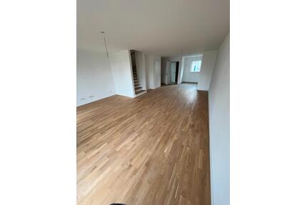 Neubau-Reihenmittelhaus mit EBK in Köfering