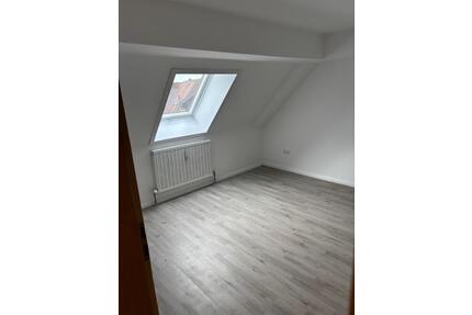 Hübsche 3 Zimmer Dachgeschosswohung in Altbau - Hunderdorf
