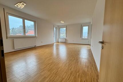 Frisch renovierte 3-Zimmer-Wohnung (74 m²), Aufzug, Loggia, TG - Haiterbach