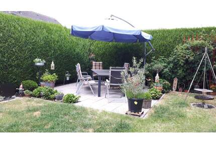 Gepflegte, gut geschnittene 4 Zi.-EG-Wohnung mit Balkon, Garten, Garage u. PV in Erftstadt-K.