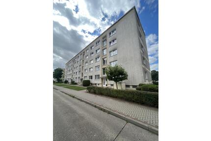 Wohnung 3 Zimmer mit Balkon - 365,00&nbsp;EUR Kaltmiete, ca.&nbsp; 60,71&nbsp;m&sup2; in Schwedt (Oder) (PLZ: 16303)