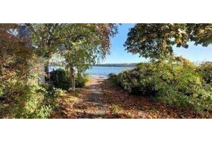 3 Zimmer, Küche, großes Bad, Abstellraum, Terrasse, eingezäunter Garten, Keller, Waschkeller, eigene separate Tiefgarage ! - Berlin Schmöckwitz