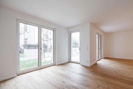 Exklusive 4-Raum-Erdgeschosswohnung mit 126 m² & großer Sonnenterrasse, auf Wunsch mit EBK - Leipzig Mitte