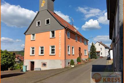 Historisches Gebäude - Perfekt zum Wohnen und Arbeiten geeignet in zentraler Lage von Steinau-Marbon - Steinau an der Straße / Marborn