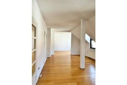 DÖHREN - 4,5 - Zimmer auf 2 Ebenen im 3. OG & DG Nähe Fiedelerplatz & Leinemasch - Hannover