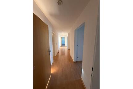 Renovierte 4-Zimmer-Wohnung mit Balkon & Garage in Nattheim