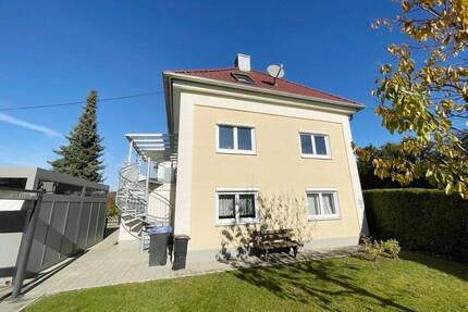 Kernsaniertes 2-Familienhaus mit 2 Garagen in Senden-Witzighausen