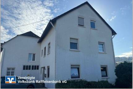 Wohnhaus mit Nebengebäuden und zusätzlicher Wohnung - Trittenheim