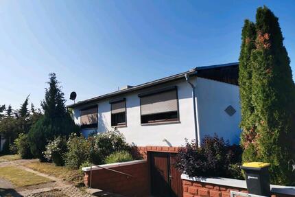 Freistehendes Einfamilienhaus mit Garage u Nebengeb in Mehringen - Aschersleben