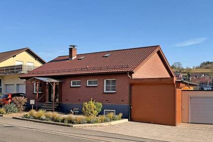 Freistehendes EFH mit Wintergarten, großem Garten und Doppelgarage in Mühlhausen-Tairnbach