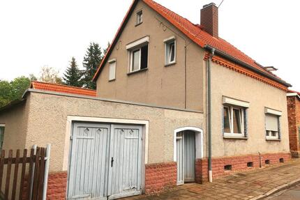 Großes Haus mit Garten, Garage und großzügigen Nebengebäuden - Mansfeld