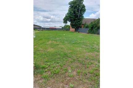 Grundstück zu verkaufen in Rathenow OT Semlin 96.000,00 € 647 m²