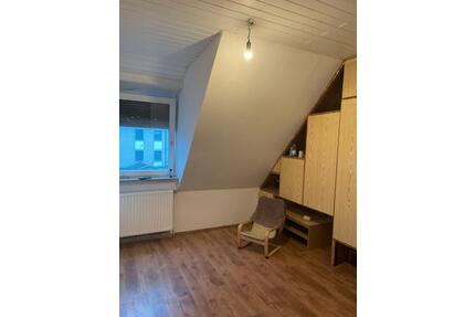 2,5 Zimmer Wohnung, Renovierungsbedürftig - Bremen Neustadt